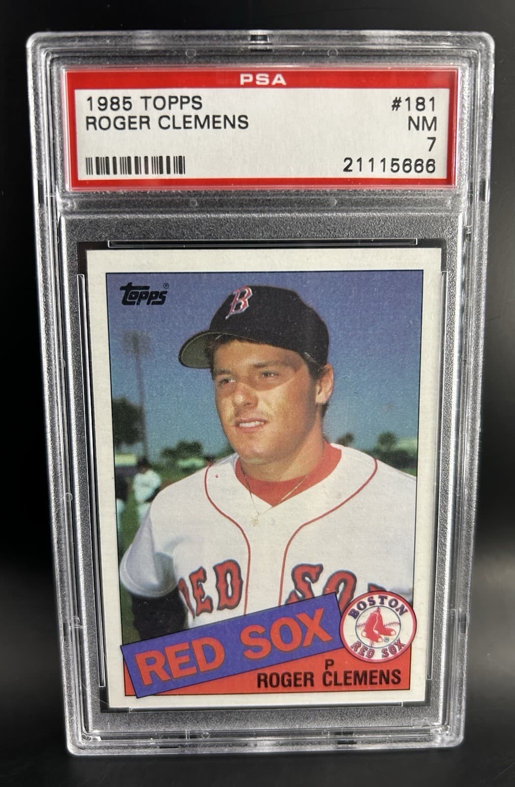 1985 Topps Roger Clemens (RC) #181 Boston Red Sox. PSA 7 NM